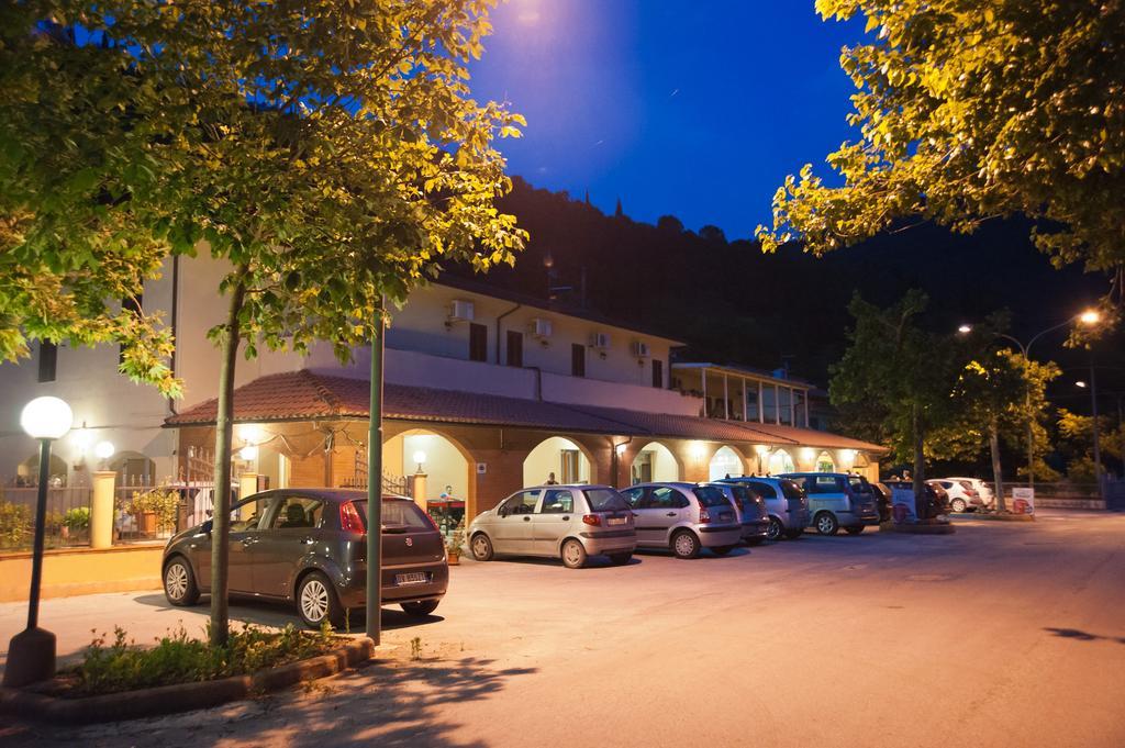 Albergo Magrini Della Genga Genga  Extérieur photo