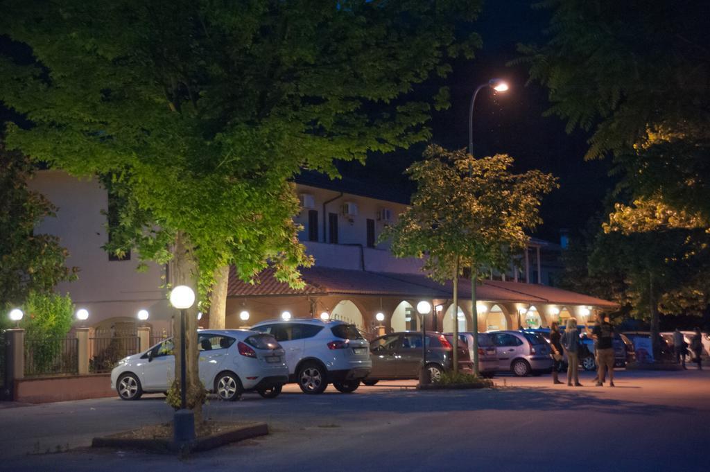Albergo Magrini Della Genga Genga  Extérieur photo